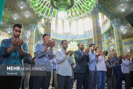 اقامه نماز عید فطر در 18 بقعه متبرکه استان قم - خبرگزاری اتاق زندگانی | اخبار ایران و جهان