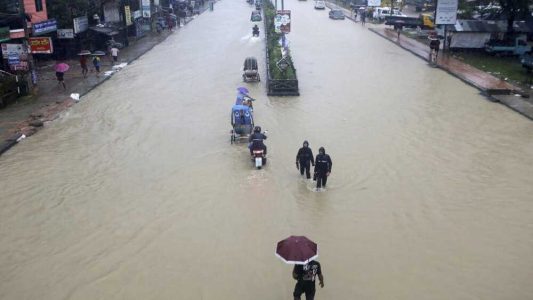 سیل در بنگلادش جان 18 نفر را گرفت