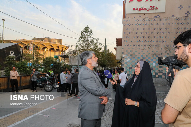 معرفی سودجویان دستفروشی در چهارراه ولیعصر به دادستان تهران/ برخورد با پارکینگ های محل دپوی وسایل دستفروشان