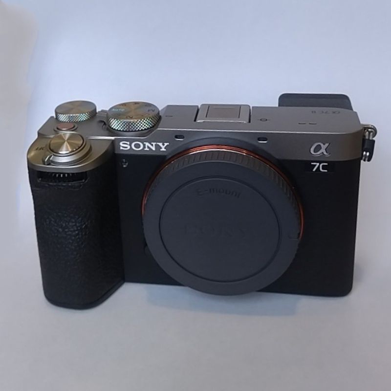 نقد و بررسی https://liferoom.com/product/sony-a7c-ii-body-silver-used/