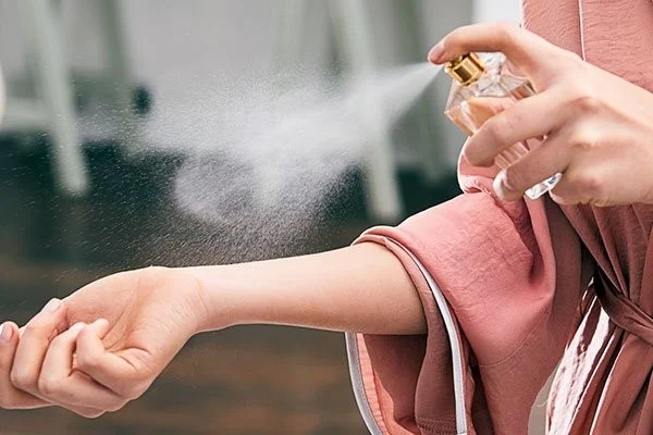 برای پخش بوی عطر چه باید کرد؟