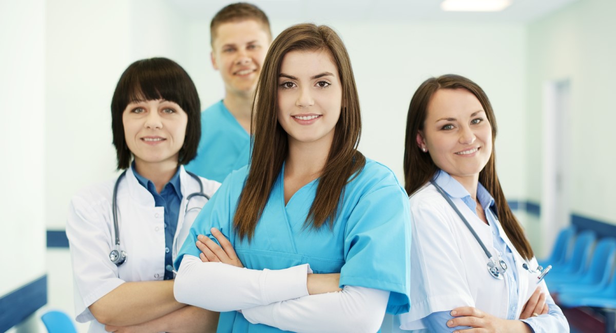 چگونه لباس پزشکی شیک و حرفه ای انتخاب کنیم؟