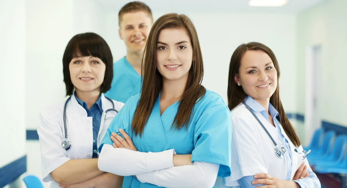 چگونه لباس پزشکی شیک و حرفه ای انتخاب کنیم؟