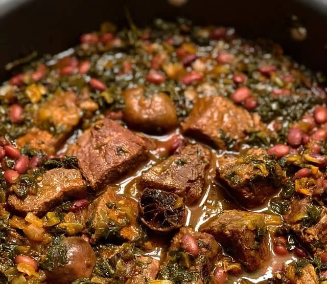 راز روغن انداختن قورمه سبزی تهرانی: فوت و فن های اصیل و ترکیب طلایی