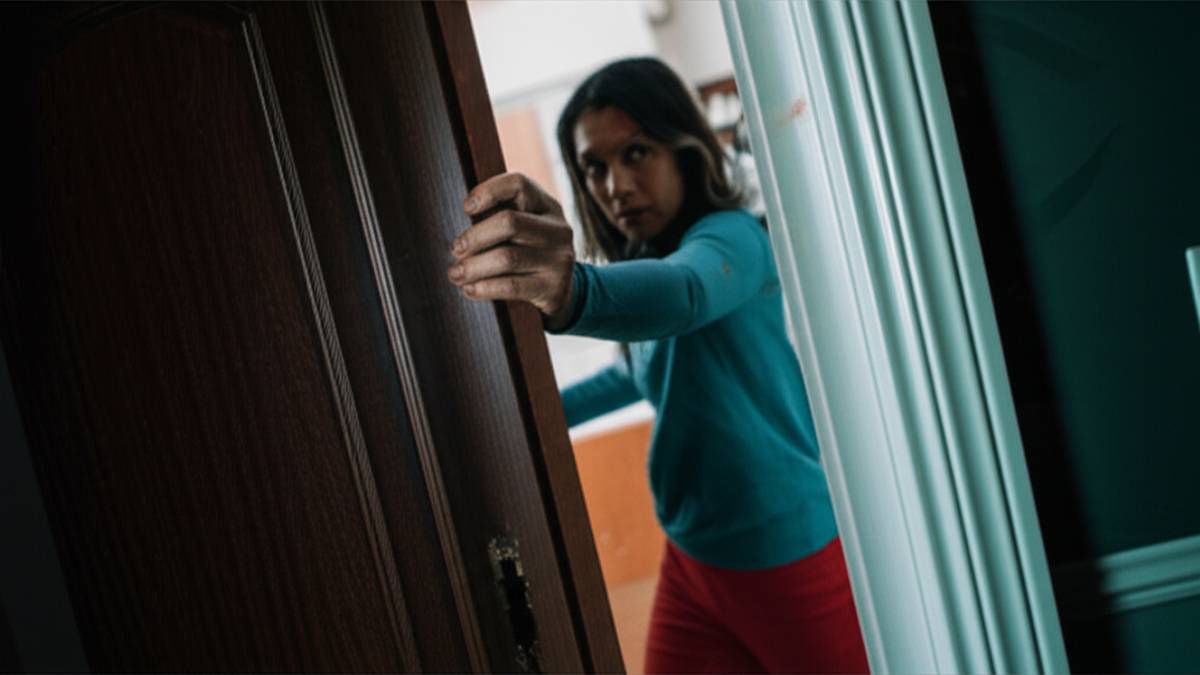 حقوق | مسکن ورود به مسکن یا منزل دیگری به عنف و تهدید: راهنمای حقوقی جامع