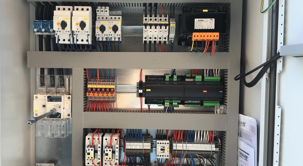 تعمیرکار تابلو برق