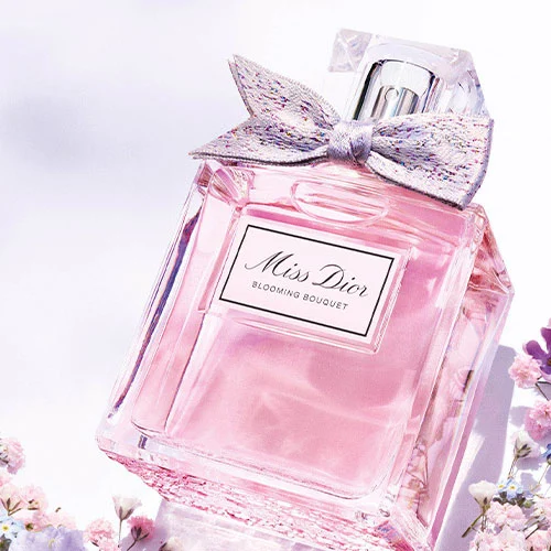 عطر زنانه با نت رز؛ کلاسیک، مدرن یا همیشگی؟